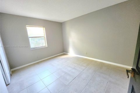 Appartement à louer à Pompano Beach, Floride: 2 chambres, 387.87 m2 № 1928734 - photo 6