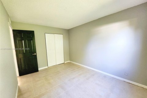 Appartement à louer à Pompano Beach, Floride: 2 chambres, 387.87 m2 № 1928734 - photo 9