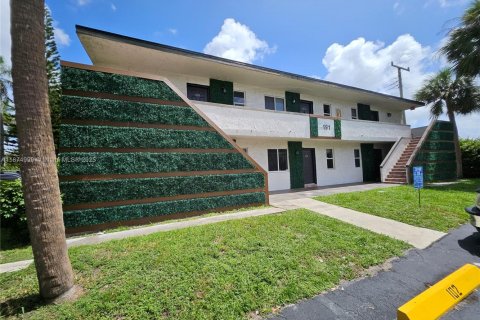 Apartamento en alquiler en Pompano Beach, Florida, 2 dormitorios, 387.87 m2 № 1928734 - foto 10