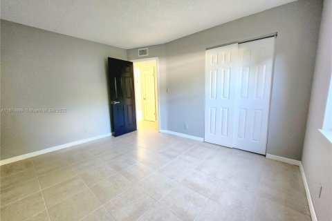 Apartamento en alquiler en Pompano Beach, Florida, 2 dormitorios, 387.87 m2 № 1928734 - foto 8