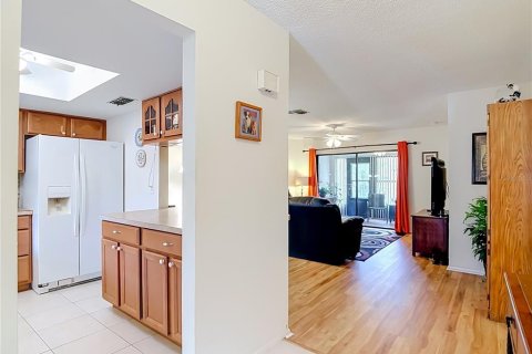 Condo in Clearwater, Florida, 2 bedrooms  № 2384475 - photo 9