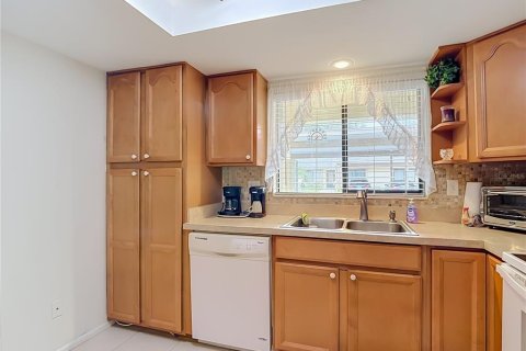 Condo in Clearwater, Florida, 2 bedrooms  № 2384475 - photo 15
