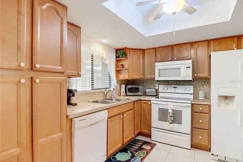 Condo in Clearwater, Florida, 2 bedrooms  № 2384475 - photo 11
