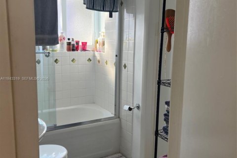 Villa ou maison à louer à Fort Lauderdale, Floride: 2 chambres, 61.32 m2 № 1999571 - photo 7