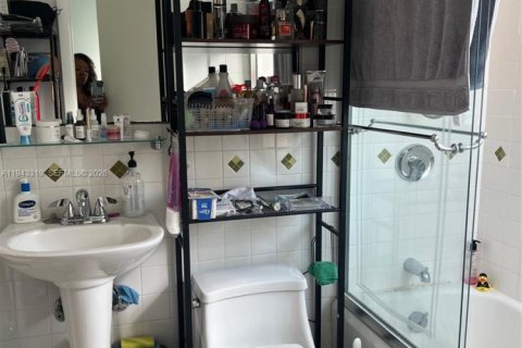 Villa ou maison à louer à Fort Lauderdale, Floride: 2 chambres, 61.32 m2 № 1999571 - photo 8