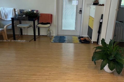 Villa ou maison à louer à Fort Lauderdale, Floride: 2 chambres, 61.32 m2 № 1999571 - photo 4