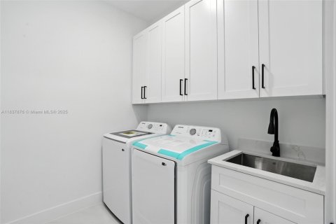 Casa en venta en Cape Coral, Florida, 3 dormitorios, 166.57 m2 № 1823575 - foto 21