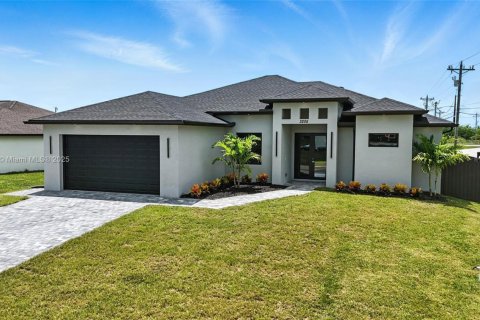Casa en venta en Cape Coral, Florida, 3 dormitorios, 166.57 m2 № 1823575 - foto 1