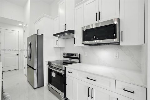 Casa en venta en Cape Coral, Florida, 3 dormitorios, 166.57 m2 № 1823575 - foto 8