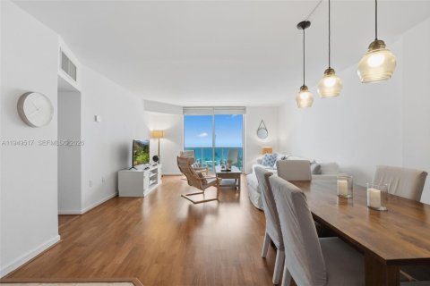 Condo in Bal Harbour, Florida, 2 bedrooms  № 2004936 - photo 3