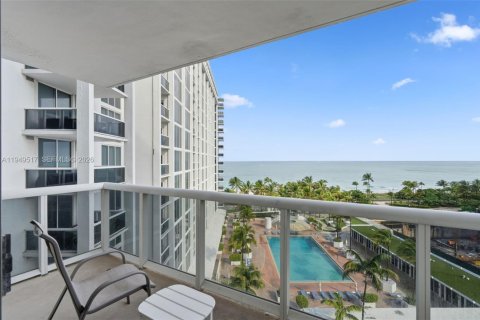 Condo in Bal Harbour, Florida, 2 bedrooms  № 2004936 - photo 15