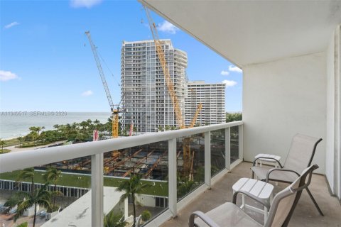 Condo in Bal Harbour, Florida, 2 bedrooms  № 2004936 - photo 17