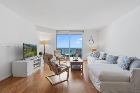 Condo in Bal Harbour, Florida, 2 bedrooms  № 2004936 - photo 6