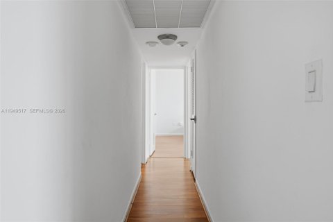 Condo in Bal Harbour, Florida, 2 bedrooms  № 2004936 - photo 19