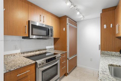 Condo in Bal Harbour, Florida, 2 bedrooms  № 2004936 - photo 12