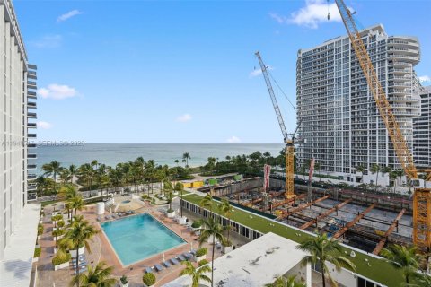 Condo in Bal Harbour, Florida, 2 bedrooms  № 2004936 - photo 18