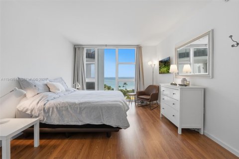 Condo in Bal Harbour, Florida, 2 bedrooms  № 2004936 - photo 21