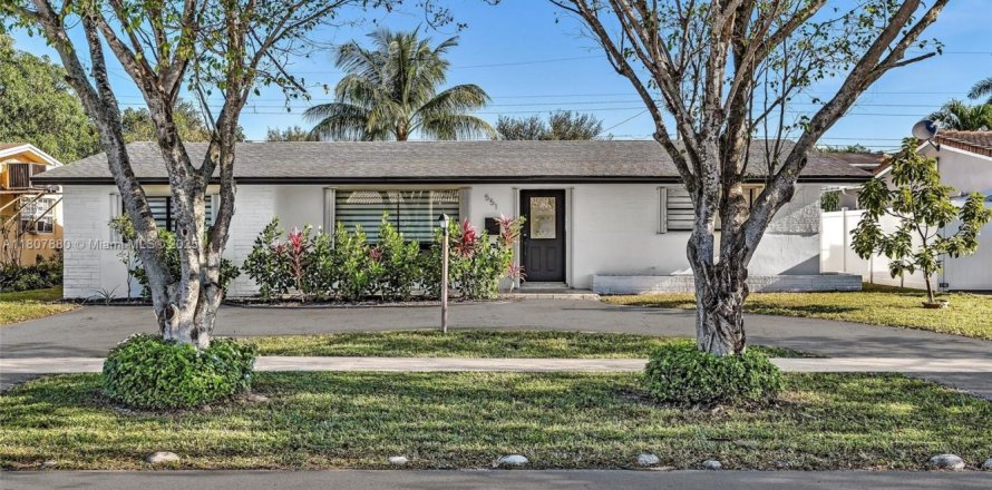 Villa ou maison à Hollywood, Floride 6 chambres, 207.73 m2 № 1768741