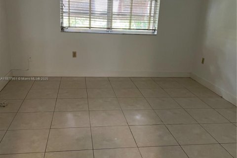Condo in Miami, Florida, 1 bedroom № 1977773 - photo 6