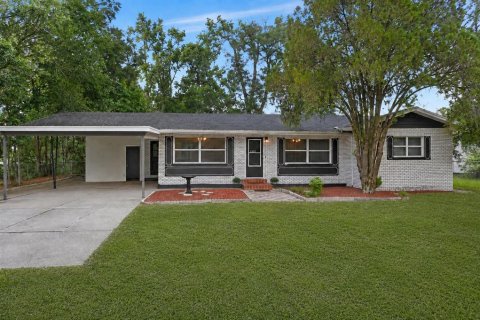 House in DeLand, Florida 3 bedrooms, 150.13 sq.m. № 2309900