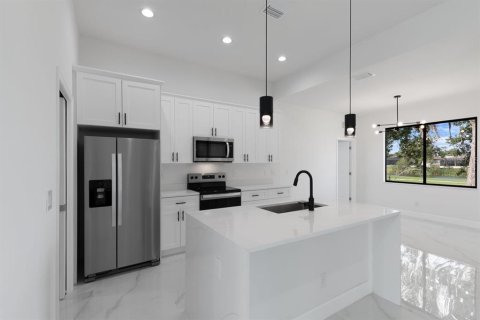 Villa ou maison à louer à Rotonda, Floride: 3 chambres, 160.44 m2 № 1771351 - photo 4