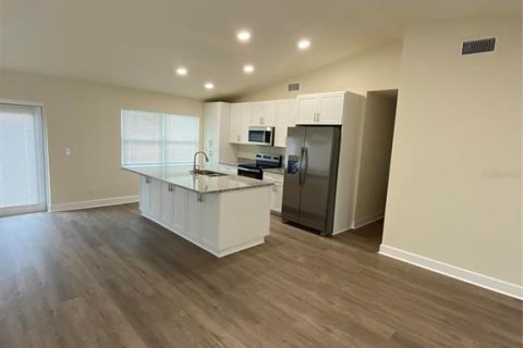 Villa ou maison à louer à Palm Harbor, Floride: 4 chambres, 139.35 m2 № 2433498 - photo 3