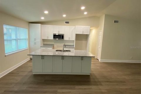 Villa ou maison à louer à Palm Harbor, Floride: 4 chambres, 139.35 m2 № 2433498 - photo 4