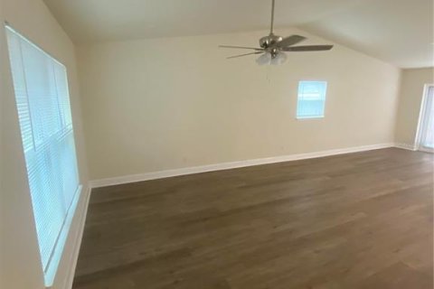 Villa ou maison à louer à Palm Harbor, Floride: 4 chambres, 139.35 m2 № 2433498 - photo 2