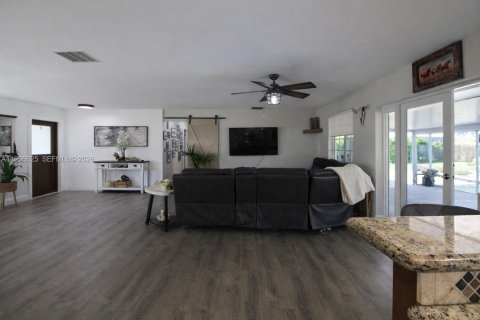 House in Homestead, Florida 3 bedrooms, 160.07 sq.m. № 2064396 - photo 11