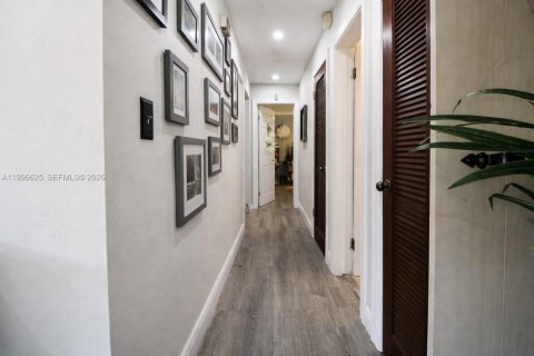 House in Homestead, Florida 3 bedrooms, 160.07 sq.m. № 2064396 - photo 13