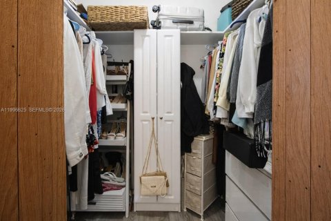 House in Homestead, Florida 3 bedrooms, 160.07 sq.m. № 2064396 - photo 17