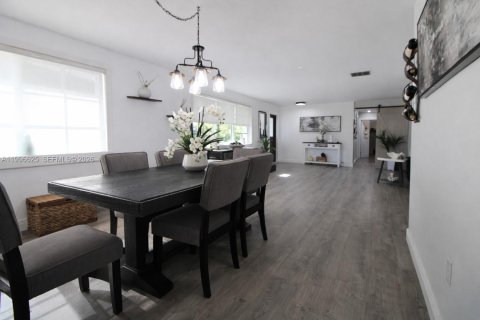 House in Homestead, Florida 3 bedrooms, 160.07 sq.m. № 2064396 - photo 12