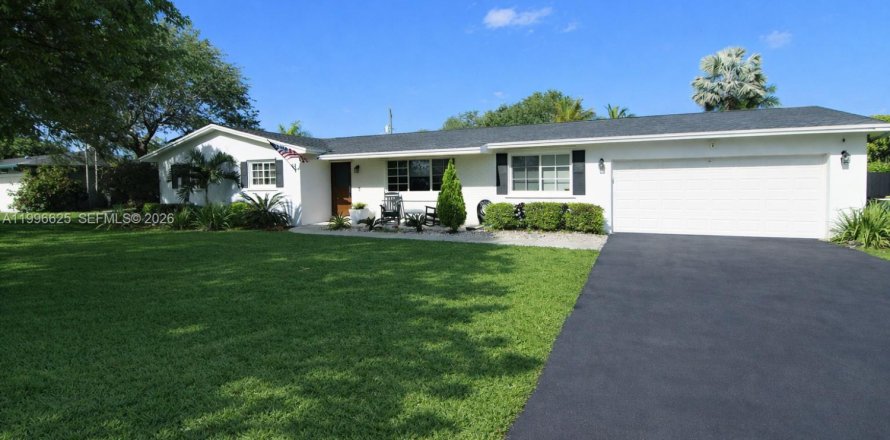 House in Homestead, Florida 3 bedrooms, 160.07 sq.m. № 2064396