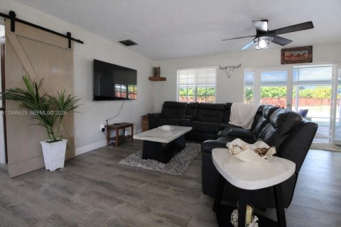 House in Homestead, Florida 3 bedrooms, 160.07 sq.m. № 2064396 - photo 10