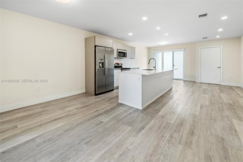 Appartement à louer à Miami, Floride: 2 chambres, 119.1 m2 № 2029645 - photo 3