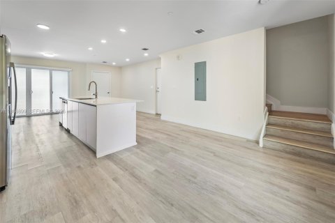 Appartement à louer à Miami, Floride: 2 chambres, 119.1 m2 № 2029645 - photo 4