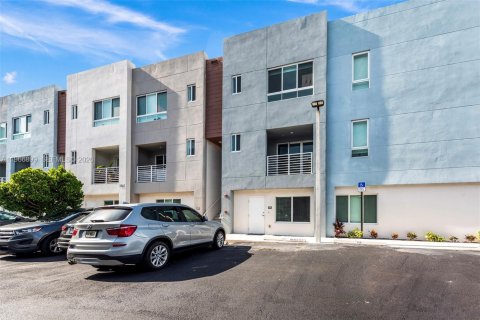 Appartement à louer à Miami, Floride: 2 chambres, 119.1 m2 № 2029645 - photo 16