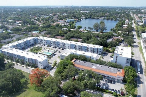 Appartement à louer à Miami, Floride: 2 chambres, 119.1 m2 № 2029645 - photo 18