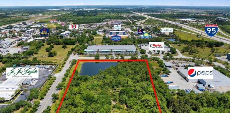Immobilier commercial à St. Lucie, Floride № 1774549