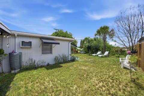 House in Vero Beach, Florida 3 bedrooms, 114.83 sq.m. № 2185082 - photo 7