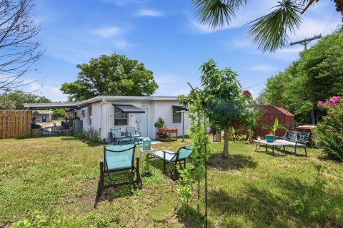 House in Vero Beach, Florida 3 bedrooms, 114.83 sq.m. № 2185082 - photo 8