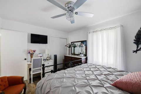 House in Vero Beach, Florida 3 bedrooms, 114.83 sq.m. № 2185082 - photo 25