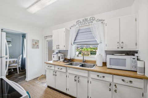 House in Vero Beach, Florida 3 bedrooms, 114.83 sq.m. № 2185082 - photo 22