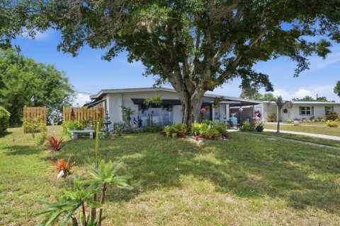 House in Vero Beach, Florida 3 bedrooms, 114.83 sq.m. № 2185082 - photo 4