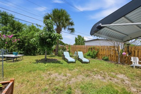 House in Vero Beach, Florida 3 bedrooms, 114.83 sq.m. № 2185082 - photo 10