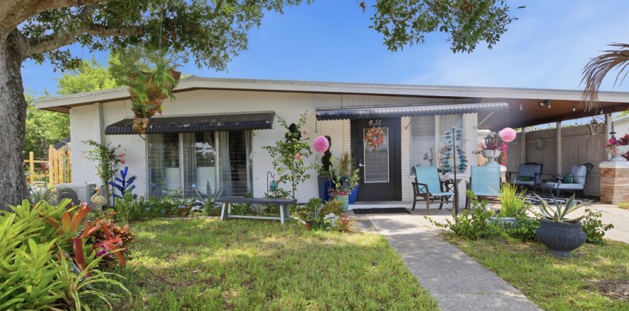 House in Vero Beach, Florida 3 bedrooms, 114.83 sq.m. № 2185082