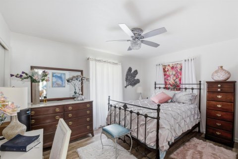 House in Vero Beach, Florida 3 bedrooms, 114.83 sq.m. № 2185082 - photo 24