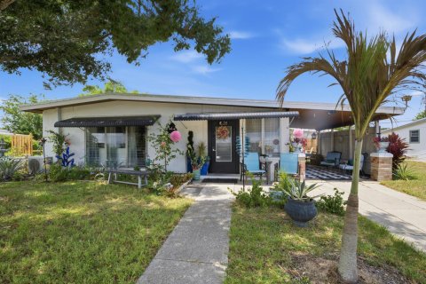 House in Vero Beach, Florida 3 bedrooms, 114.83 sq.m. № 2185082 - photo 5