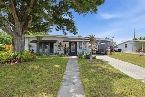 House in Vero Beach, Florida 3 bedrooms, 114.83 sq.m. № 2185082 - photo 2