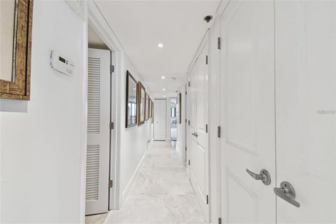 Condominio en venta en Clearwater, Florida, 4 dormitorios, 328.13 m2 № 1818991 - foto 18